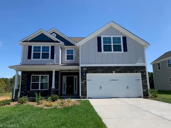 102 Royal Pines Dr #212, Trinity, NC 27370