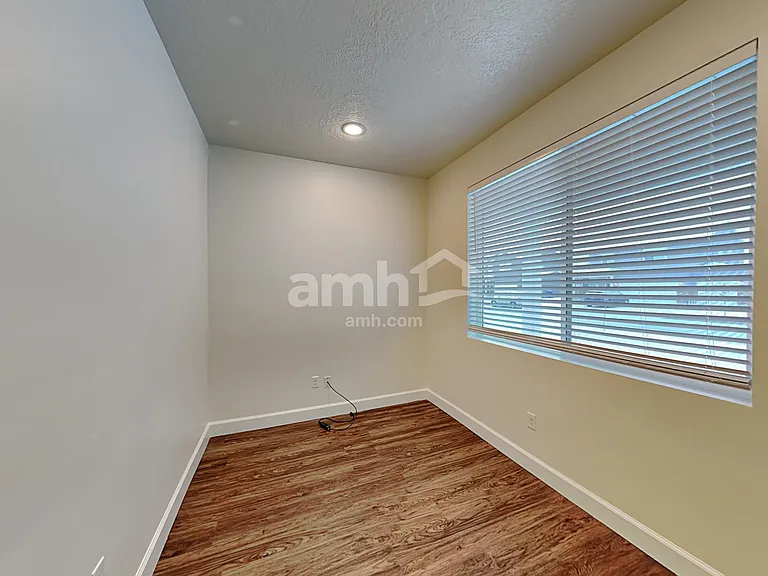 301 N Gibbons Ln — Photo 9