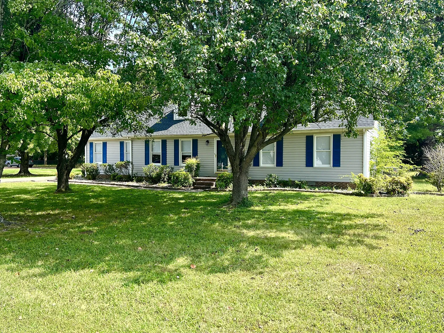 3 bed, 2.0 bath, 1350 sqft, $1,995 — Photo 2