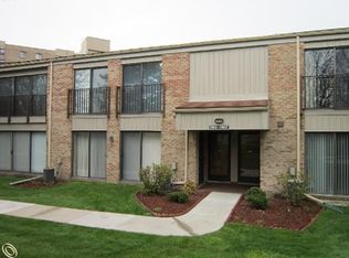 17853 University Park Dr, Livonia, MI 48152