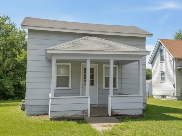 601 N Winnebago Ave, Freeport, IL 61032