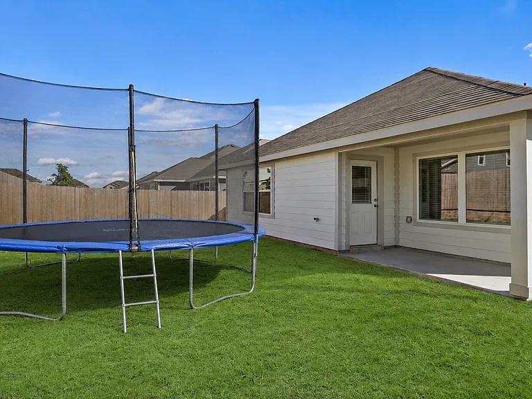 2420 Dahlia Dr — Photo 2