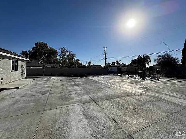 2317 Wilshire Aly #B