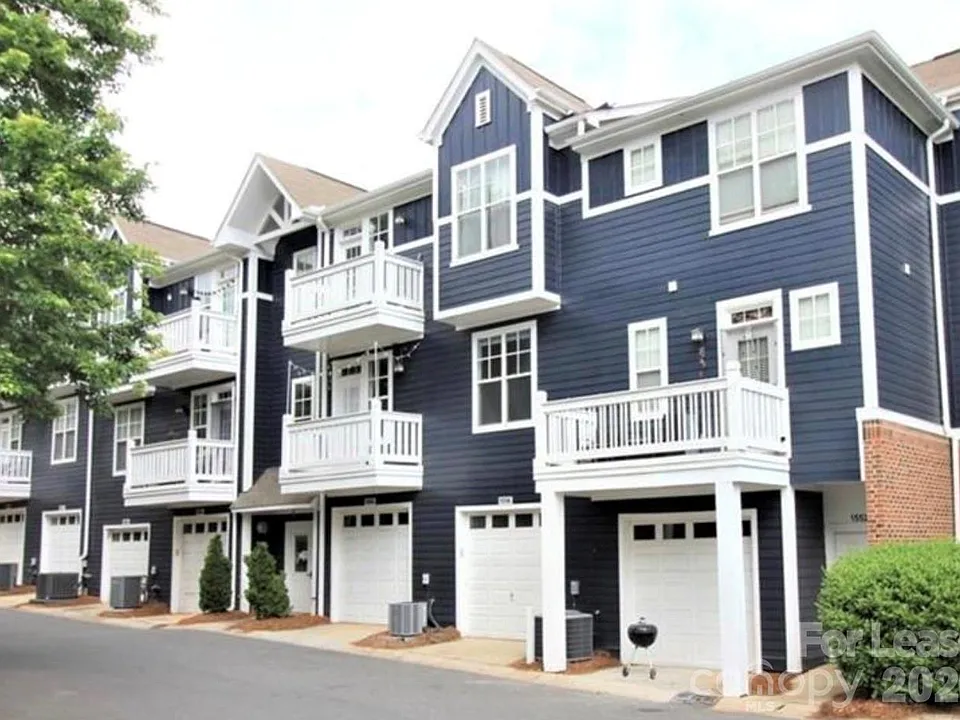 1600 Walnut View Dr