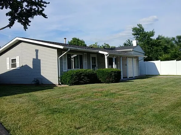 3124 E Robin Dr, Decatur, IL 62526