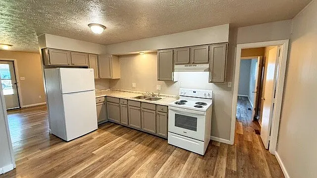 3 bed, 1.5 bath, 1490 sqft, $1,450 — Photo 4
