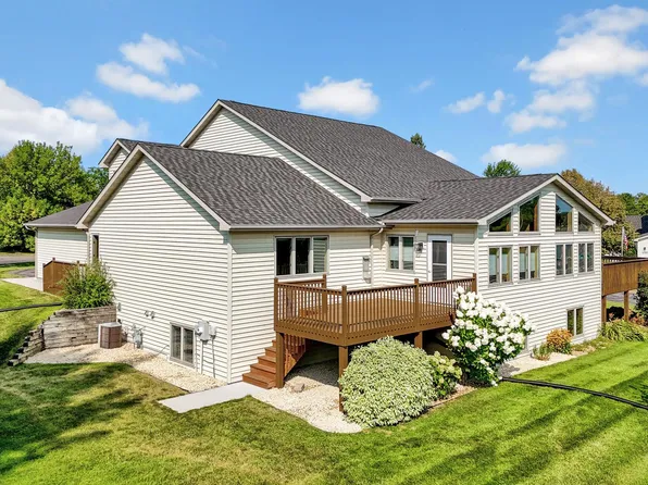13031 Mulligan Ct, Lindstrom, MN 55045