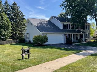 1108 Queens Ct, Naperville, IL 60563