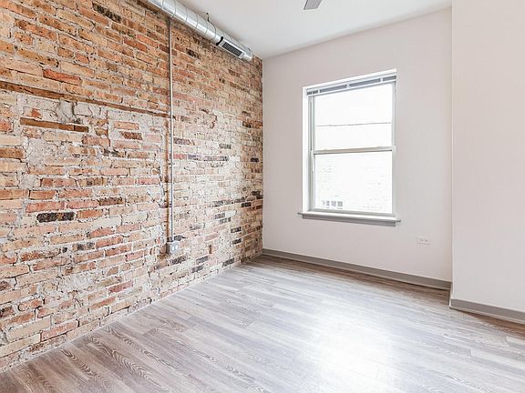 4th image of 1645 N Wells St #2C