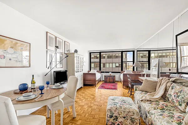 Sold by Sotheby's International Realty | media 23