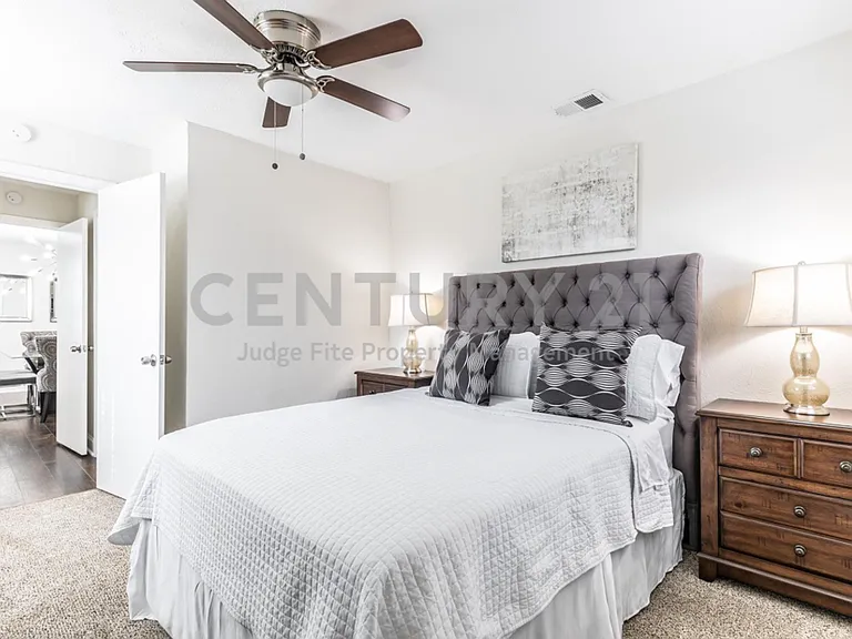 2134 Fenwick Dr — Photo 11