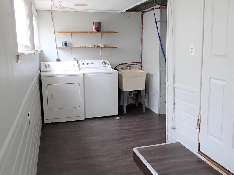 327 Kensington Ave — Photo 8