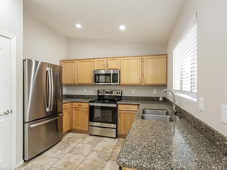 2781 W Mira Dr — Photo 9