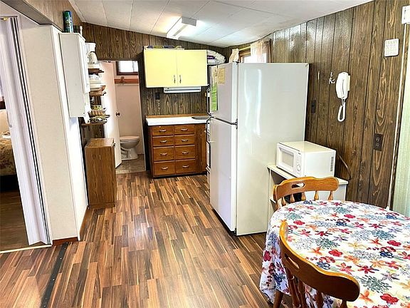 4th image of 361 Mariner Ave