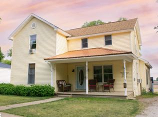 209 W Hall St, Shepherd, MI 48883