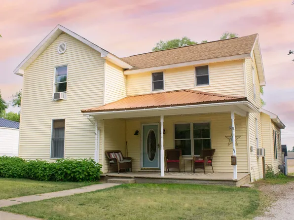 209 W Hall St, Shepherd, MI 48883
