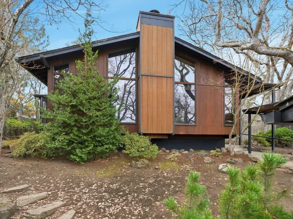 804 Acorn Cir, Ashland, OR 97520