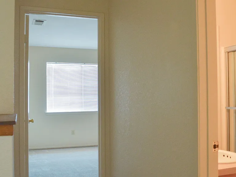 17132 Donert St — Photo 15
