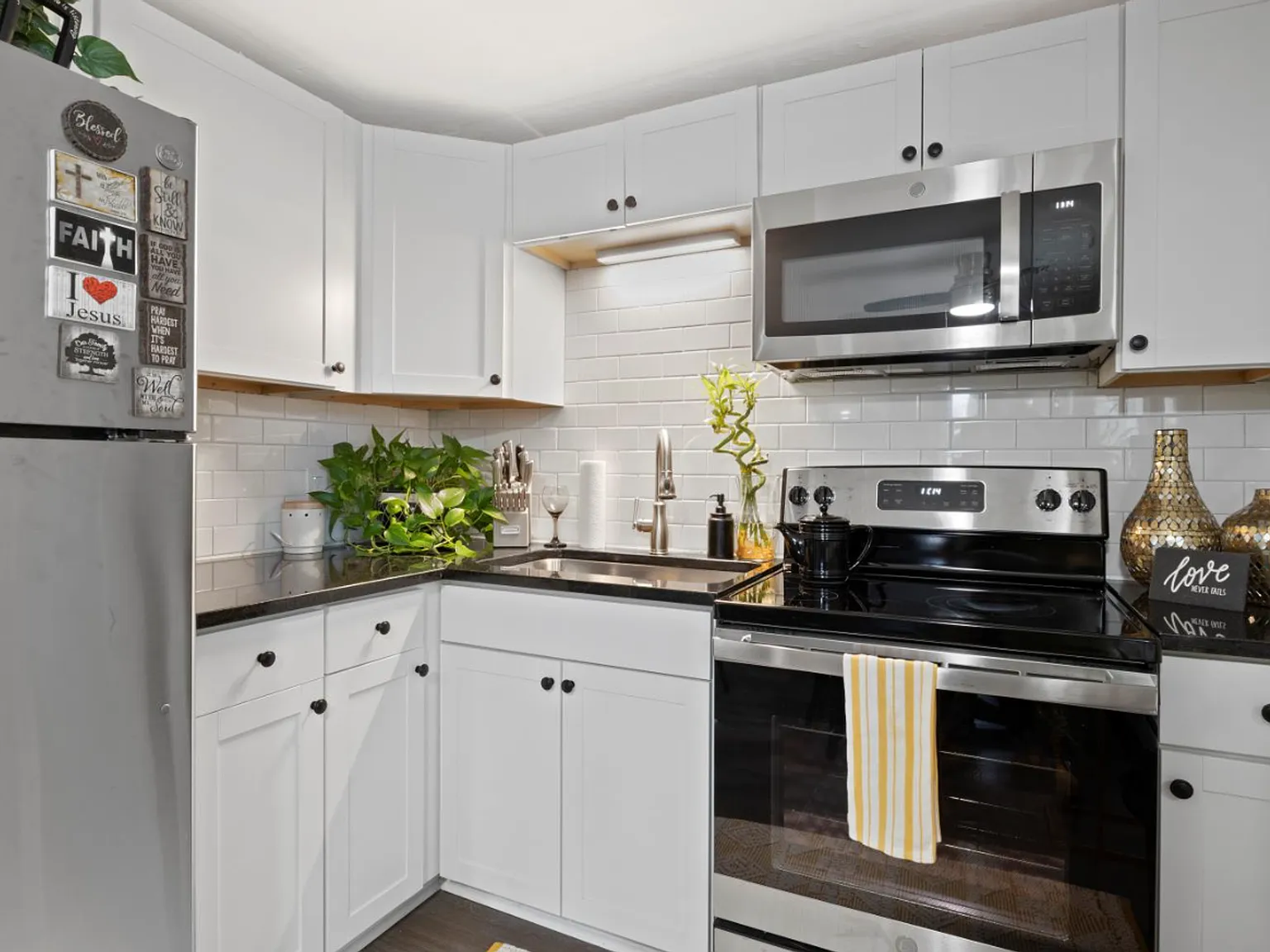 Stonewood Apartments — Photo 1