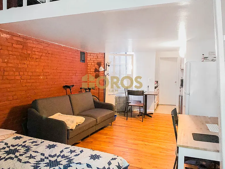 533 E 5th St #5 — Photo 3