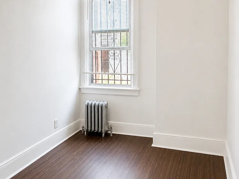 691 Willoughby Ave #1R — Photo 3