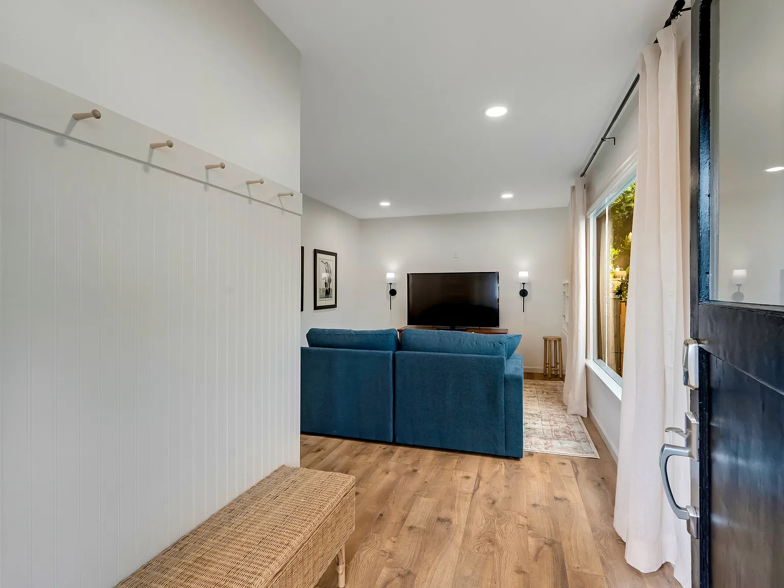 1513 Hoyt Ave — Photo 3