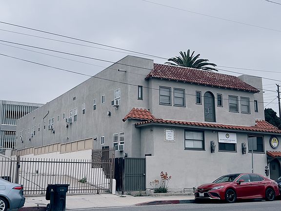 2nd image of 4525 Fountain Ave #204