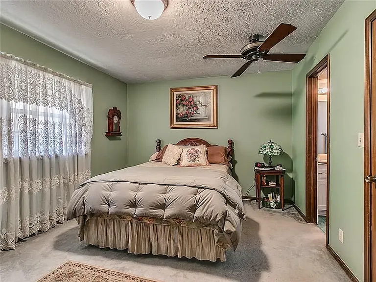2308 Houston Ave — Photo 6