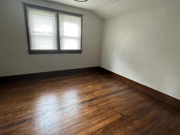 509 N Indiana St — Photo 4