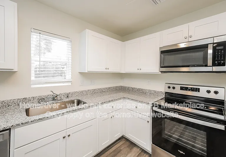 212 NW 1st St — Photo 6