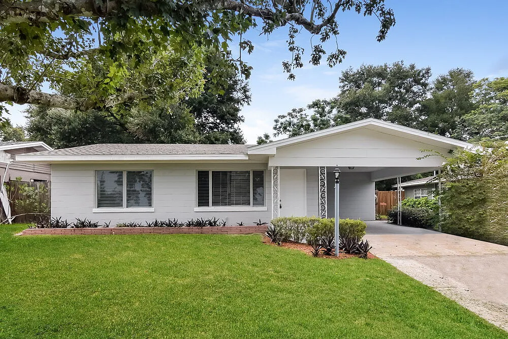 2 bed, 1.0 bath, 1209 sqft, $1,835 — Photo 1