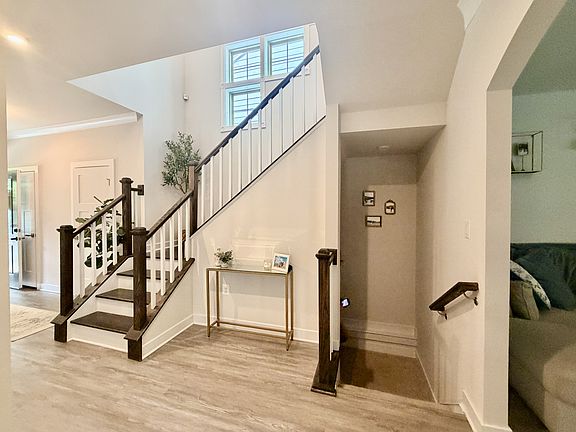 2nd image of 1883 Glissade Ln