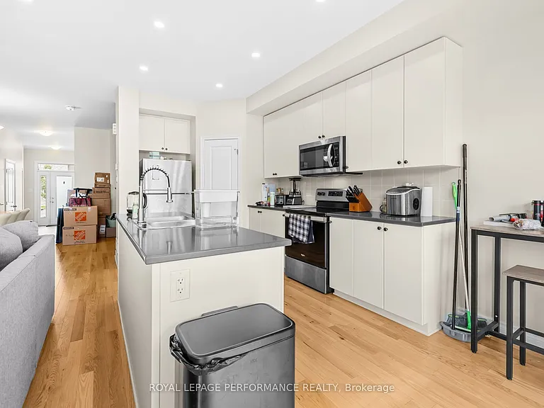 709 Namur St — Photo 6