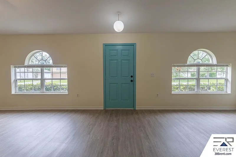 4 bed, 2.0 bath, 2932 sqft, $2,050 — Photo 3