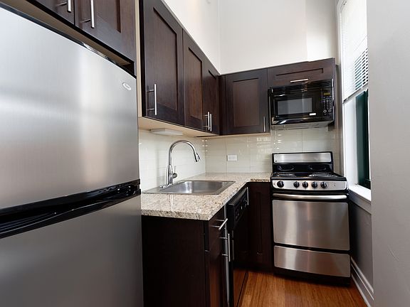 5th image of 520 W Wellington Ave APT 4F