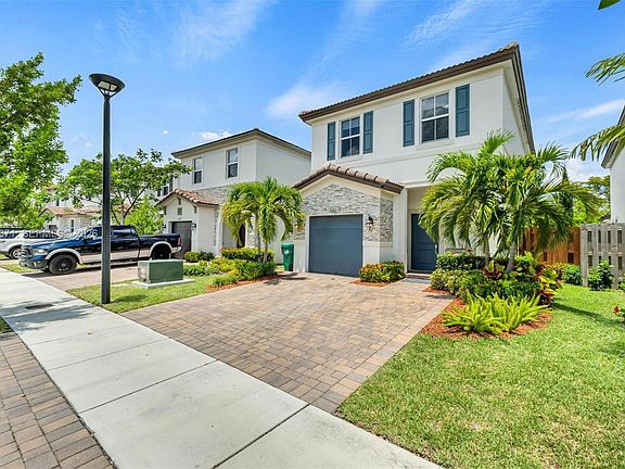 4th image of 2273 NW 131 Cir