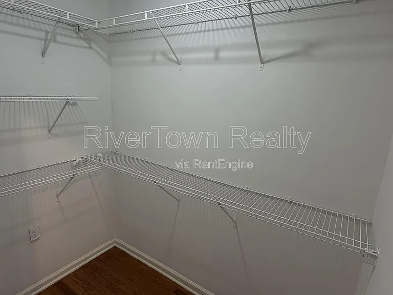 736 Echles St — Photo 10