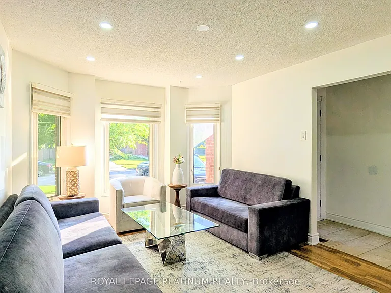 4 Gervais Dr — Photo 10