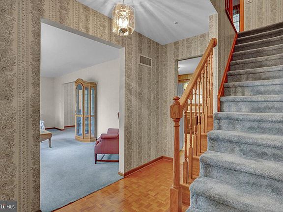 3rd image of 7 Salem Cir