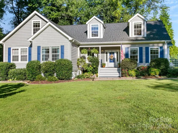 17 Manious Dr, Arden, NC 28704