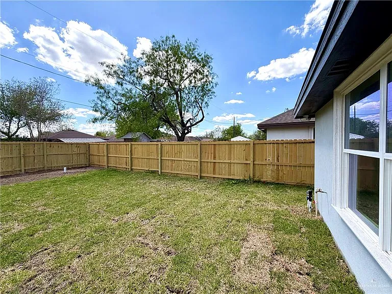 3409 Elmira Ave — Photo 17