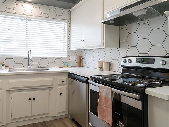 5th image of 127 W 64th Pl APT 4