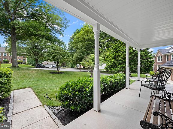 4th image of 2300 Carr Ct