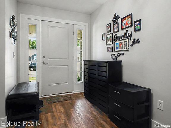 4th image of 8686 Summer Ridge Dr