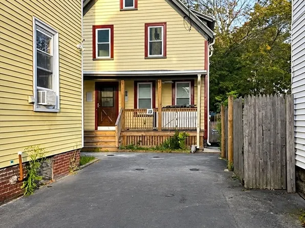 13 Moulton St, Lynn, MA 01905