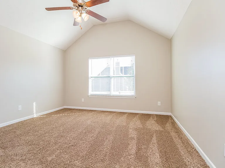 327 Sarava Ln — Photo 10