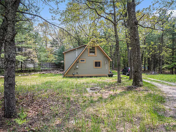 5525 W Broadway St, Pentwater, MI 49449