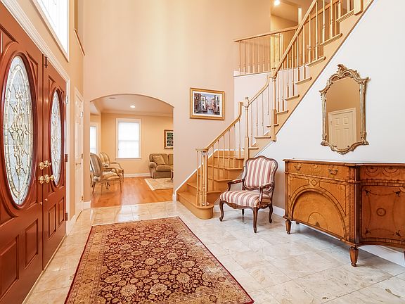2nd image of 36 Stonewall Cir