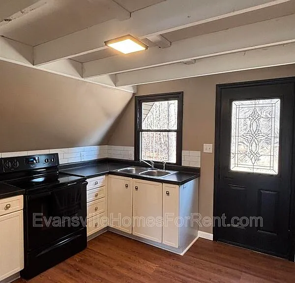 1625 N Saint Joseph Ave — Photo 4