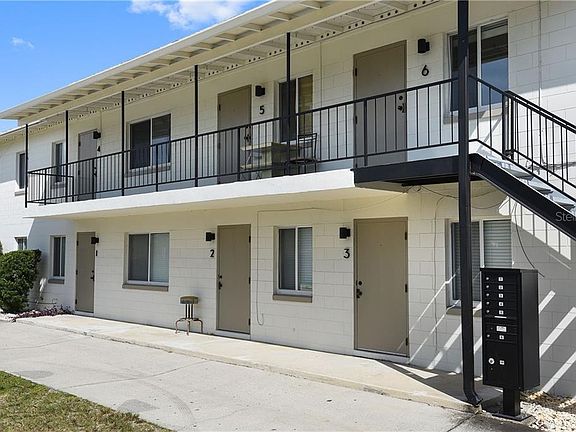 2nd image of 832 Symonds Ave APT 2